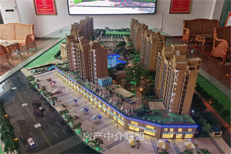 城东保利A区黄金楼层4室2厅2卫送车位送储藏室